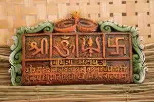 Gayatrai mantra chanted in a group with Anthony Altman